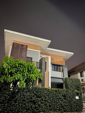 ขายบ้าน 2 ชั้น หมู่บ้านกุลพันวิวล์ 9 – โครงการ Zentric หางดง เชียงใหม่ บ้านสวยทำเลดี หลังหมู่บ้านติด โรงเรียนนานาชาติลานนา เดินทางสะดวก พร้อมสิ่งอำนวยความสะดวกครบ ที่ตั้ง:  ตำบลบ้านแหวน อำเภอหางดง เชียงใหม่ 50230 รายละเอียดทรัพย์เนื้อที่ดิน: 56 ตร.วาบ้าน 2 ชั้น3 ห้องนอน  3 ห้องน้ำระบบ หม้อต้มน้ำอุ่นฝังท่อจอดรถได้หลายคัน ราคาขาย: 4,750,000 บาท(ค่าโอนคนละครึ่ง) สถานที่ใกล้เคียง