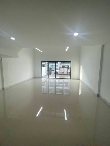 ให้เช่า ทาวน์โฮม3ชั้น 22ตรว. อยู่โครงการทริโอร่มเกล้า ใกล้สนามบินสุรรณภูมิ