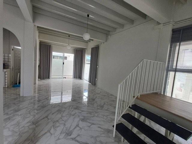 BH3722 ให้เช่าบ้านเดี่ยว 2 ชั้น หลังมุม ใกล้ MRT สุทธิสาร (3 ห้องนอน 5 ห้องน้ำ, จดทะเบียนออฟฟิศได้)