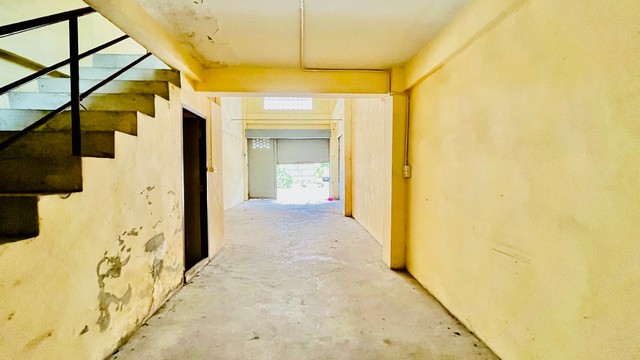 ลดราคาด่วน อาคารพาณิชย์ หมู่บ้านเอสดี ติดถนนเศรษฐกิจ สมุทรสาคร