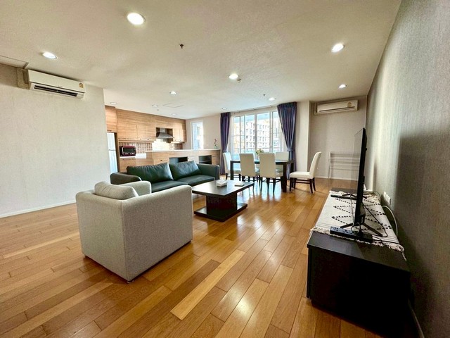 ให้เช่า! คอนโดห้องใหญ่ใจกลางทองหล่อ – Villa Sikharaห้อง 2 ห้องนอน 2 ห้องน้ำ ขนาดกว้างขวางถึง 128 ตร.ม. ชั้น 4ตกแต่งครบ พร้อมเฟอร์นิเจอร์และเครื่องใช้ไฟฟ้าคุณภาพสูงแอร์ / ตู้เย็น 2 ประตู / ไมโครเวฟ / ชุดครัวพร้อมฮู้ด / เครื่องซักผ้าอ่างอาบน้ำ / เครื่องทำน้ำอุ่นทำเลเยี่ยม ย่านไลฟ์สไตล์ทองหล่อใกล้ BTS ทองหล่อ และ พร้อมพงษ์ใกล้ J Avenue, The Commons, Market Place ทองหล่อรายล้อมด้วยคาเฟ่ ร้านอาหารชื่อ