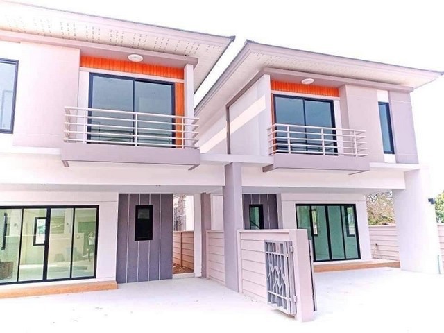 บ้าน หมู่บ้าน ใจกลางเมืองชลบุรี 3779100 BAHT 3BR 39 ตรว. 0 NGAN 0 RAI ใกล้ หลังโกลบอลเฮ้าส์ ชลบุรี  ราคาดี