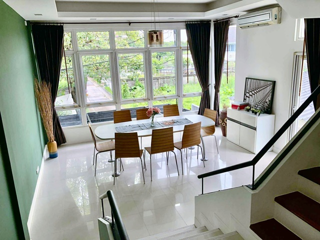 ถ.รัชดาภิเษก38-44 ม.ให้เช่าบ้านทาวน์โฮมหรู 3 ชั้น หัวมุม 26 ตร.วา. 3-4นอน พร้อมเฟอร์ฯ ราชภัฏจันทรเกษม 980 ม. ใหญ่มาก