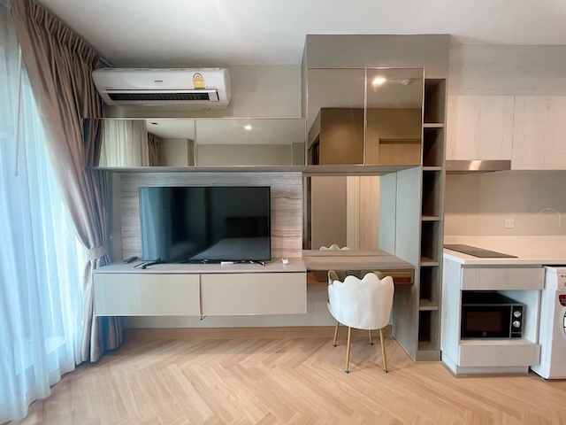 Life One Wireless private peaceful comfortable 24th floor BTS Ploenchit