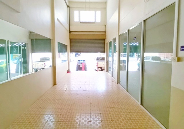 .ให้เช่าอาคารพาณิชย์ 4.5 ชั้น ใกล้แมคโครคลองหลวง ตลาดสดไอยรา พลาซ่า 2.2กม20 ตร.วา. 340 ตร.ม. 3นอน