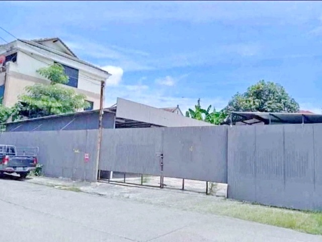 หลังมุม 405ตร.ม.โชคชัย4 76-86 ให้เช่าโกดังพร้อมออฟฟิศ  เดอะแจส วังหิน 850ม. แม็คโคร ฟู้ดเซอร์วิส  800ม. 