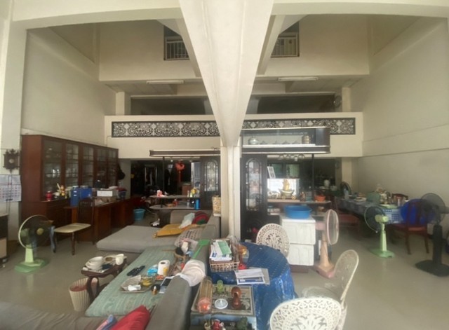 ขายอาคารพาณิชย์ ถนนประชาราษฎร์ ใกล้สถานีรถไฟฟ้าบางโพ กรุงเทพ ราคา   29 ล้านบาท