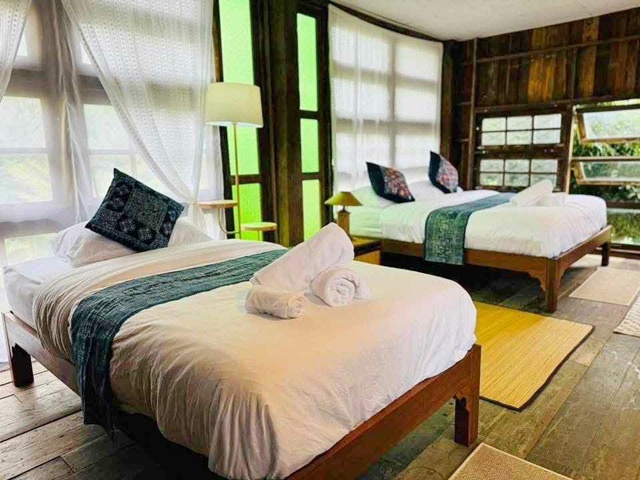 พืชสวนโลก 3.3 กม. AIR BNB  ให้เช่าคาเฟ่อาคารโดดเด่น 455ตร.ม. 255ตร.วา.  6 นอน สนามบินเชียงใหม่5.16กม.  6 น้ำ   ถ.รอบเมืองเชียงใหม่