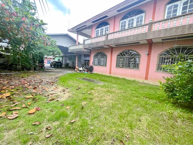 พุทธสาคร เศรษฐกิจ  เทศบาลสวนหลวง 1.8 กม.ให้เช่าบ้าน โกดัง 2 ชั้น ลานจอดรถ  600 ตร.ม. 250 ตร.วา. 5 นอน 6 น้ำ กระทุ่มแบน 