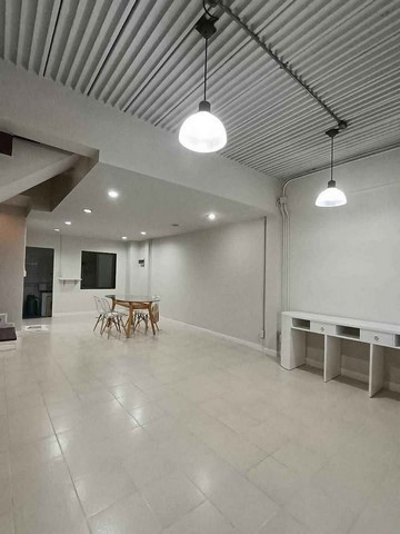 ให้เช่าโฮมทำออฟฟิศ ใกล้ห้าง The Nine   บ้านกลางเมือง ซ. พระรามเก้า 43