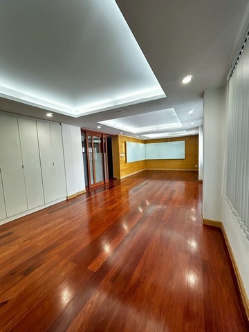 รหัสC6884 ให้เช่าอาคารพาณิชย์ 4ชั้น ย่านถนนกิ่งแก้ว บางนา เหมาะกับกิจการหลายอย่าง ที่จอดรถมีหลายคัน