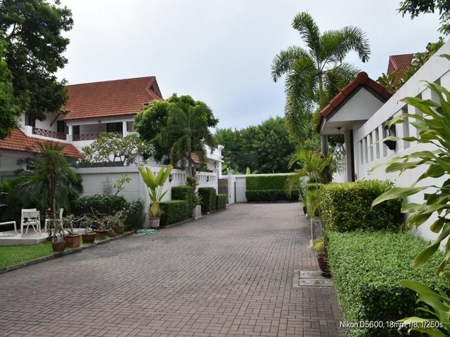 ให้เช่าบ้านเดี่ยว 2 ชั้น 100 ตรว. 4 ห้องนอน พร้อมสระว่ายน้ำส่วนตัว ซอยศูนย์วิจัย พระรามเก้า เลียบด่วน ใกล้โรงพยาบาลกรุงเทพ