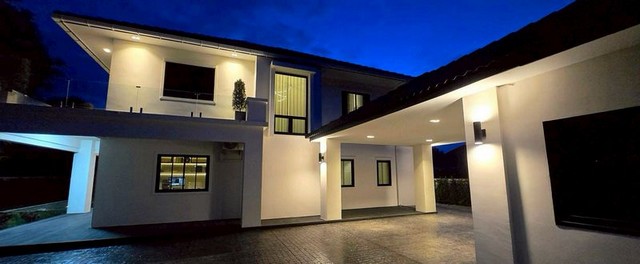 พูลวิลล่าหรู 2 ชั้น ทำเลเงียบสงบ บรรยากาศดี โซนแม่โจ้ สันทราย