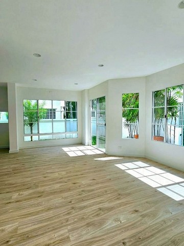 บ้านเดี่ยว 2 ชั้น บ้านสวย รีโนเวทใหม่ทั้งหลัง โครงการ สีวลี คลองชล