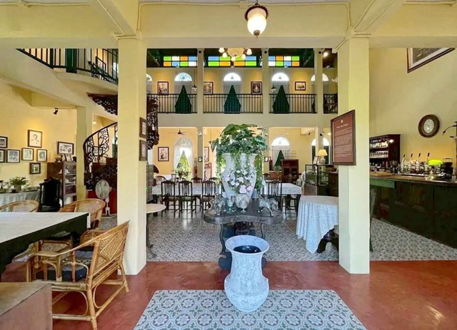 พืชสวนโลก 3.3 กม. AIR BNB สนามบินเชียงใหม่5.16กม.ให้เช่าคาเฟ่อาคารโดดเด่น 450 ตร.ม. 250ตร.วา.  6 นอน 6 น้ำ   ถ.รอบเมืองเชียงใหม่