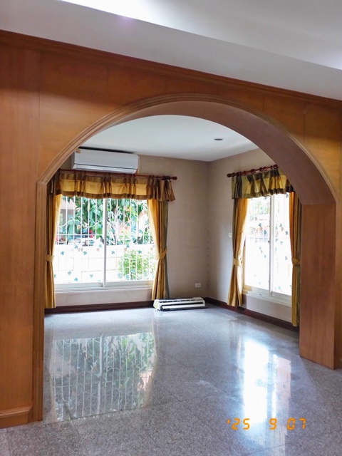 พระราม2 กม.17.5 จอดรถ2คัน 6แอร์  รร.อัสสัมชัญ แคมปัสพระราม 2 1.9 กม. พันท้าย ให้เช่าคฤหาสน์ 4นอน 2ชั้น 102ตร.วา  302ตร.ม. 3น้ำวิวสวน