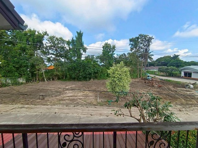 ประกาศขายที่ดินเปล่า – บ้านถวาย เชียงใหม่ ทำเล: หมู่บ้านรัตนภิรมย์วิลล์ ก่อนถึงบ้านถวาย อำเภอหางดง จังหวัดเชียงใหม่ ห่างจากถนนเส้นหลักเพียง 180 เมตร เดินทางสะดวก รายละเอียดที่ดินขนาดพื้นที่: 306 ตารางวาราคาขาย: 20,000 บาท/ตร.วา (รวมทั้งแปลง 6,120,000 บาท)สภาพที่ดิน: ถมเรียบร้อยแล้ว น้ำไม่ท่วมสภาพแวดล้อม: บรรยากาศสงบ เป็นส่วนตัว เหมาะแก่การสร้างบ้านพักอาศัยหรือบ้านพักต