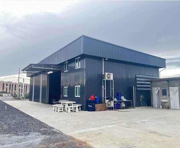 ขายที่ดินโกดังผังสีม่วงศรีราชาชลบุรี ขายที่ดินโกดังราคาถูกผังม่วงลาย เนื้อที่ 2-2-51ไร่โกดังขนาด 200 ตรม.