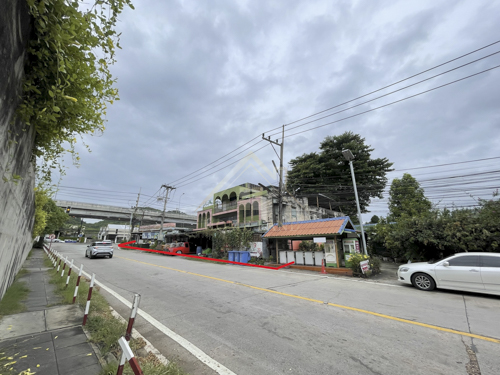 ที่ดิน พร้อมสิ่งปลูกสร้าง (อาคารพาณิชย์ 3 คูหา) 160 ตร.ว. ซอย ไซโล ศรีราชา