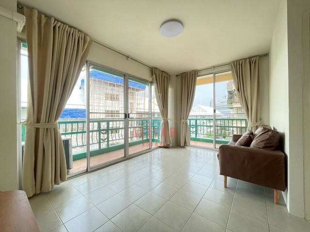 RC090725 ให้เช่า Condo 2ห้องนอน Parkland Bangna (บางนา-ตราด กม.5)ค่าเช่า 12,000 บาท/เดือน (รวมค่าส่วนกลางแล้ว)- ประกัน2เดือน+ล่วงหน้า1เดือน- ต่อรองหรือขอเฟอร์นิเจอร์เพิ่มได้รายละเอียด :- ห้องขนาด 51 ตร.ม. - 2 ห้องนอน 1 ห้องน้ำ และห้องโถงกลาง- ตึก11 / ชั้น 5 (ทั้งหมด 8ชั้น) - ห้องอยู่หัวมุม มี 2 ระเบียง- พื้นที่ส่วนครัวพร้อมอ่างล้างจาน / ตู้เย็น / ไมโครเวฟ- โซฟา / โต๊ะกลาง / โต๊ะไม้ / เก้าอี้ 2 ตัว / ราวแขวนพร้อมท