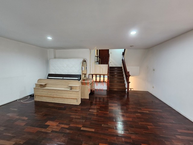 RH090125 ให้เช่า ทาวน์เฮ้าส์ 3ชั้น พร้อมชั้นลอย ซอยสุขุมวิท 99  BTS บางจาก ประมาณ 300 เมตร