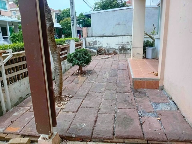 ปิยวรารมย์นนทบุรี 900 ม  ให้เช่าบ้านเดี่ยว 2 ชั้น 50 ตร.วา. บางกรวย-ไทรน้อย โลตัสรร.สารสาสน์วิเทศไทรน้อย358 ม.200 ตร.ม. 3 นอน  2 น้ำ