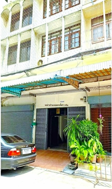 ทำเลดีที่สุด ถูกที่สุด BTSพหลโยธิน24 599ม.ให้เช่าอาคาร 3.5ชั้น 270ตร.ม. 21ตร.วา. ติดถนนใหญ่ 2น้ำ 2-3นอน พร้อมเฟอร์ฯ 