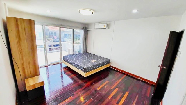 ประชาชื่น 39-45บองมาร์เช่ 1.5 กม. ให้เช่าทาวน์เฮ้าส์ 2 ชั้น 20 ตร.วา  140ตร.ม. เดอะมอลล์ งามวงศ์วาน  บางซื่อ ม.ธุรกิจบัณฑิตย์ 3 กม.