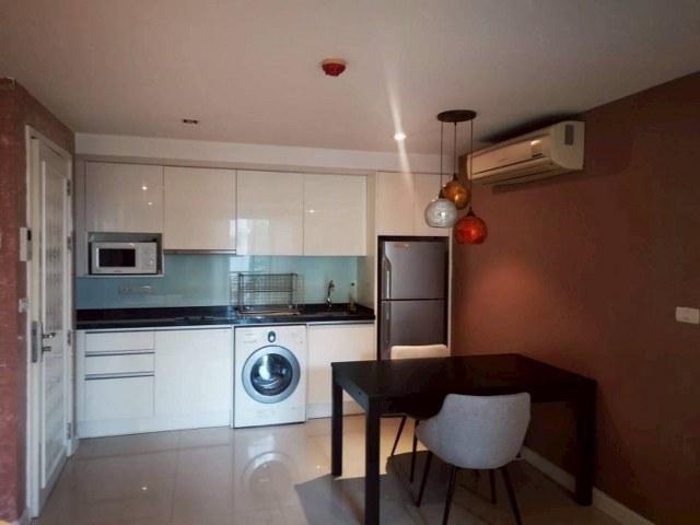 PZ1029 : ขายคอนโด ขนาด 40.44 ตร.ม. Le Nice Ekamai พร้อมผู้เช่า  Low rise ใกล้รถไฟฟ้า บีทีเอส เอกมัย ไม่มีผลกระทบจากแผ่นดินไหวรายได้ต่อเนื่อง!  เขตวัฒนา  กรุงเทพฯ ราคา 4,400,000 บาท พร้อมค่าโอนรายละเอียดห้องขนาด 40.44 ตร.ม.1 ห้องนอน 1 ห้องน้ำ 1 ห้องครัวแยกตกแต่งครบ พร้อมเฟอร์นิเจอร์และเครื่องใช้ไฟฟ้ามีผู้เช่า (หมดสัญญา มิ.ย. 2569 และอาจจะต่อสัญญาต่อเนื่อง)  จุดเด่นหากคุณกำลังมองหาคอนโดพร้อมอยู่ ทำเ