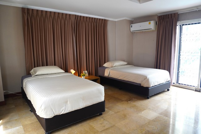 เช่า คอนโด 4 ห้องนอน ยังเพลส สุขุมวิท 23 ซอยประสานมิตร ใกล้ BTSอโศก และ MRTสุขุมวิท