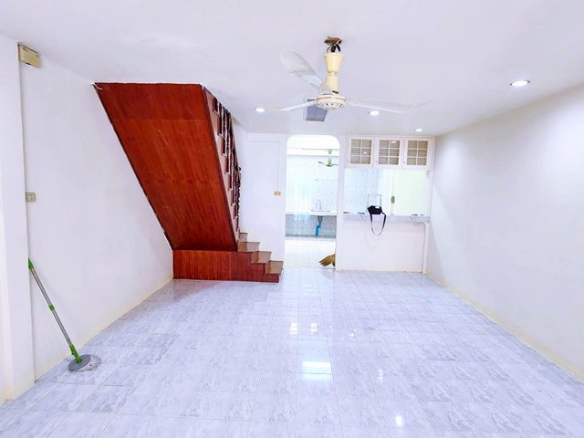 MRT บางซื่อ เตาปูน 1.7 กม. ทำเลแยกสะพาน 99 3นอนให้เช่าทาวน์เฮ้าส์ 2 ชั้น 26 ตร.วา  206 ตร.ม. รีโนเวทใหม่ กว้างขวาง ใกล้ MRTบางซ่อน 900 ม.