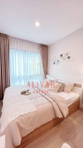 RC091425 Condo for rent fully furnished THE SKY SUKHUMVIT near BTS Udomsukค่าเช่า 18,000 บาท/เดือน- สัญญา 1ปีรายละเอียด :- ขนาดห้อง 35 ตรม.- 1 ห้องนอน 1 ห้องน้ำ (เตียง6ฟุต)- อาคาร A ชั้น 5 (ทั้งหมด 26ชั้น)- กั้นห้องเป็นสัดส่วน วิวสวน- เฟอร์นิเจอร์ เครื่องใช้ไฟฟ้าครบสิ่งอำนวยความสะดวก : มีรถกอล์ฟรับส่งตลอดเวลา / สระว่ายน้ำ / จากุซซี่ / ฟิตเนสสถานที่สำคัญใกล้เคียง : โรงเรียนนานาชาติ เบิร์คลีย์ บางนา ระยะทาง 1 กม.- โรงเรียนนานาชาติ แ