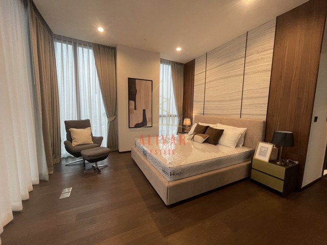 RC091225 Condo for rent 2 bedrooms AESTIQ Thonglor near BTS Thonglor Stationค่าเช่า 250,000 บาท/เดือน(Can negotiate)รายละเอียด :- Size 125 sqm- 2 beds 2 Baths- 22th floor (total 40 floors)- corner unit- Private lift direct to Room- Pet allowสถานที่สำคัญใกล้เคียง : The Commons : 450 ม./Penny’s Balcony : 450 ม.- J Avenue : 500 ม./Tops ทองหล่อ : 1.1 กม.- รพ.สมิติเวช : 1.2 กม./รร.นานาชาติ เอกมัย : 2.0 กม.Location : ซอยสุขุมวิท 55 แขวงคลองตันเหนือ เขตวัฒนา กทม.Contact Line: @alivar  click https://line.me/R/ti/p/@180acmsuCALL     : 086-394-2897Email : alivarestate@gmail.comWechat  : alivar2442A LIVAR ESTATE CO.,LTD.รับฝากขาย-เช่า อสังหาริมทรัพย์