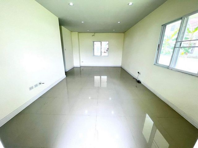 ราคาสุดพิเศษเพียง 3.99 ล้าน ​เนื้อที่ 112 ตรว. #ท่ารั้ว #ดอยสะเก็ด #วงแหวนรอบ3 ไป #สนามบิน ประมาณ 30 นาที #ใกล้เซ็นทรัลเฟสติวัล #น้ำไม่ท่วม