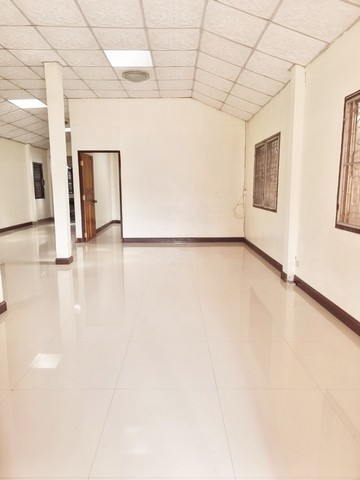 ให้เช่าบ้านเดี่ยว 2 ชั้น หมู่บ้านเอกลดา ซอยวัดไผ่เหลือง ถนนรัตนาธิเบศร์ ใกล้สถานีรถไฟฟ้าสายสีม่วง สถานีบางพลู และ ใกล้เซ็นทรัลเวสเกต