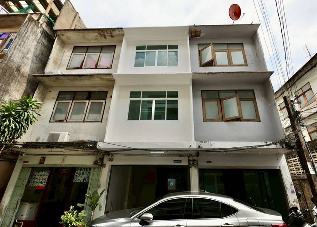 HR2834ให้เช่าทาวเฮ้าส์ 4 ชั้นพร้อมดาดฟ้า รีโนเวทใหม่ทั้งหลัง อยู่ในซอยสาทร 11 ใกล้ BTS เซนต์หลุยส์ 