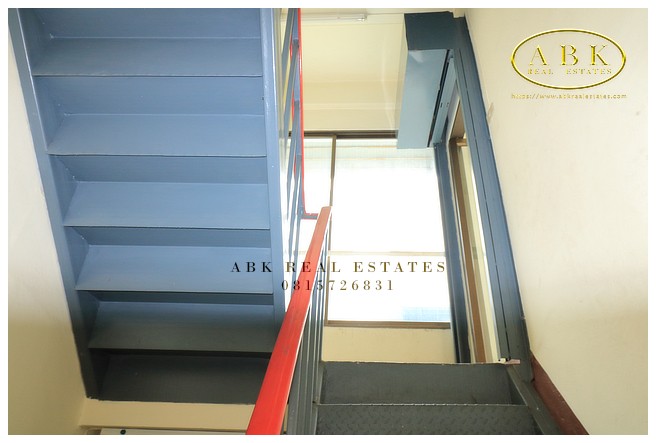 อาคารพาณิชย์ 4 ชั้น ห้องมุม ซ.ลาดพร้าว 64 แยก 2 ราคา 4.9 ล้านบาท