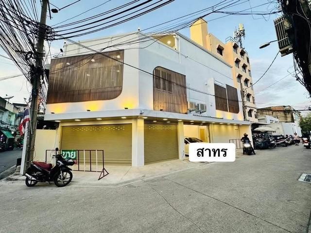 ให้เช่าบ้าน สไตล์โมเดิร์น ย่านสาทร พระราม3 ซอยจันทร์32 จอดรถในบ้านได้ 1-2 คัน ทำเลใกล้ เอเชียทีค Central พระราม3