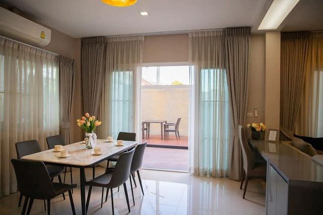 บ้านสวย สุดคุ้ม เพียง 6.8 ล้าน 64.6 ตรว. #เดอะแกรนด์พาร์ค สันทราย บ้านเดี่ยว 2 ชั้น สไตล์โมเดิร์น เฟอร์นิเจอร์ครบ น้ำไม่ท่วม เข้าอยู่ได้เลย