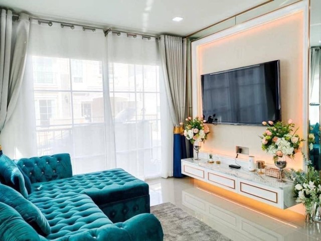 ให้เช่าบ้านเดี่ยว2ชั้น โครงการโกลเด้นนีโอ บางนา-สวนหลวง แอร์เฟอร์นิเจอร์ครบ มี4ห้องนอน3ห้องน้ำ ราคาเช่าเดือนละ45,000บาท ถนนวงแหวนอ่อนนุชรายละเอียด-มี4ห้องนอน3ห้องน้ำ-แอร์เฟอร์นิเจอร์ครบ -เนื้อที่35.5ตารางวา 136ตารางเมตร-จอดรถได้2คัน-มีสระว่ายน้ำ/ฟิตเนสในโครงการ****ราคาเช่าเดือนละ45,000บาท****ติดต่อคุณอรัญญา Tel. 094-239-2464, 089-510-3665Line : 0895103665www.LtcPropertythai.comมีบ้านและทาวน์เฮาส์หลายทำเลให้เช่