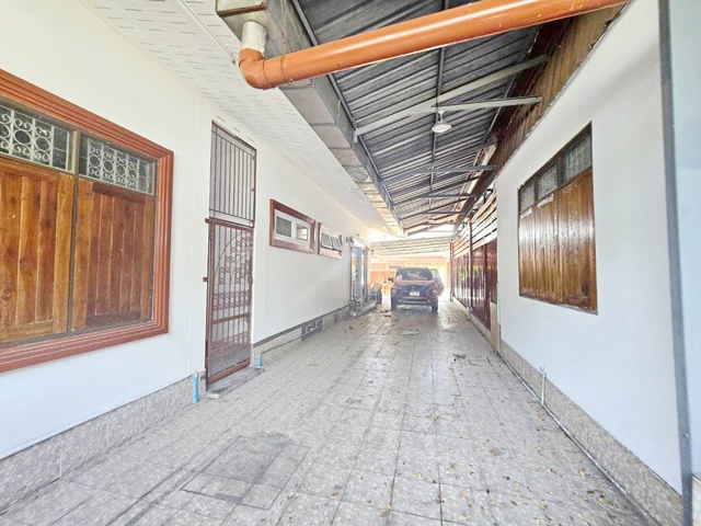 ถนนรามอินทรา กาญจนาภิเษก ให้เช่าบ้าน รามอินทรา 111–121 ทำเลใกล้ MRTบางชัน 800 ม. เขตมีนบุรี  75ตร.วา 275 ตร.ม. 3นอน  Motorway 