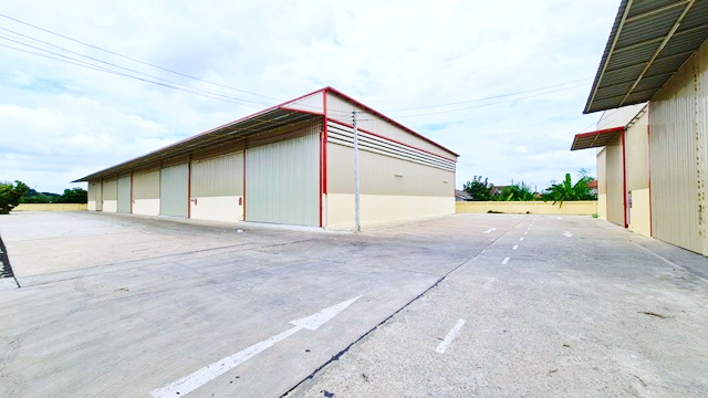  เพียง 8กม. 404ตร.ม. พระพุทธชินราช 3 กม.ตำบลบึงพระ เมืองพิษณุโลก ม.นเรศวร โกดัง เทเลอร์หางพ่วงเข้าได้ 440 ตร.ม. 1,300 ตร.ม ถนนกว้าง 14 ม.