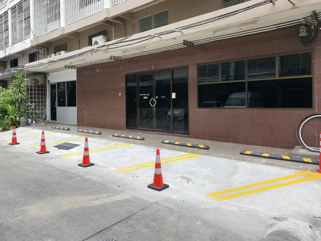 ให้เช่าอาคาร 2 ชั้น พื้นที่ 175 ตร.ม. ถนนพระราม 4 ซอยภูมิจิตร ใกล้ BTS พระโขนง เหมาะทำออฟฟิศ สตูดิโอ หรือร้านค้าออนไลน์ Live สินค้า 