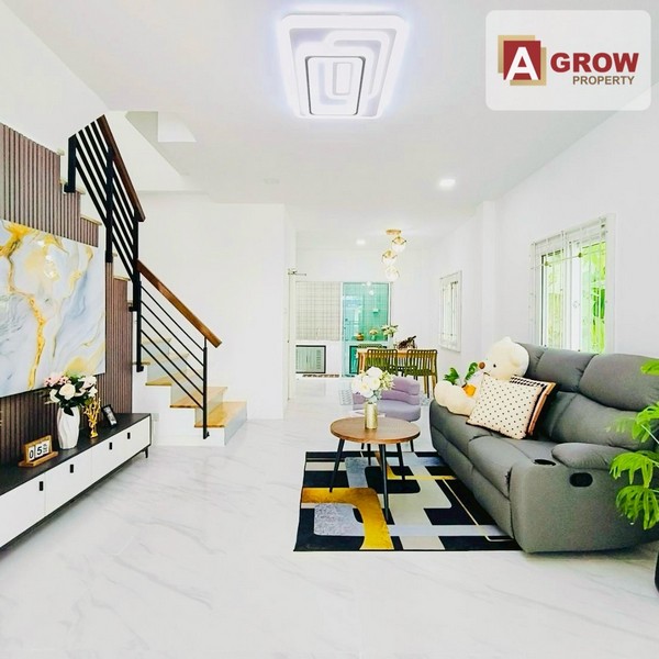 หมู่บ้านอาร์ เค พาร์ค หทัยราษฎร์ บ้านสวย หลังมุม ราคาดี ทำเลปัง เดินทางง่าย ตกแต่งครบพร้อมอยู่