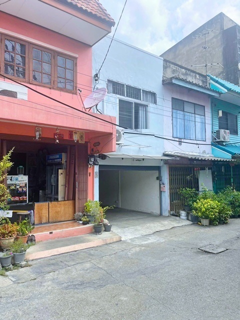 BTSวุฒากาศ 3.2กม. สุขสวัสดิ์ต้นๆ ให้เช่าตึกแถว 2 ชั้น 17ตร.วา.140ตร.ม. 1นอน  พาณิชยการเชตุพน 2.5 กม. 2 น้ำ ติดถนนใหญ่  ถ.สุขสวัสดิ์  พระราม2