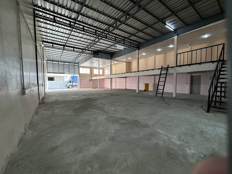 BST930 ให้เช่าโกดัง รัชดาภิเษก 3 (400+ ตร.ม.)  สนใจติดต่อ Agent คุณบัว (Bua) โทร: 093-646-4597 LINE: Bua093