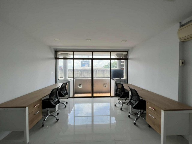 HR2842ให้เช่าอาคาร 4.5 ชั้น ย่านพระราม 9 ใกล้เดอะไนน์ ติดริมถนน เหมาะทำออฟฟิศ โชว์รูม คลินิก