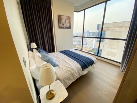 รหัสทรัพย์สิน CD 0528 ราคาเช่า 42,000 บาท ต่อเดือน  (พร้อมเข้าอยู่) สัญญา 1 ปี /ประกัน 2 เดือน /ล่วงหน้า 1 เดือน ◾ขนาด 48.4 ตรม. ชั้น 28 ◾2นอน 2 น้ำ 1 นั่งเล่น 1 ครัวแยก 2 จอดรถ ◾ห้องมุม วิวเมือง 180 องศา ◾ตกแต่งพร้อมอยู่ กระเป๋าใบเดียวเข้าอยู่ได้เลย  สอบถามข้อมูลเพิ่มเติม ติดต่อ ภัควัฒน์ (นพ) Tel.091-749-9666 (ศูนย์ เก้า หนึ่ง เจ็ด สี่ เก้า เก้า หก หก หก ) ไลน์      bull2556 Email: pakkawat.dtrust@gmail.com Fan page: DTrustProperty www.dtrustproperty.com  ตกแต่ง  เตี