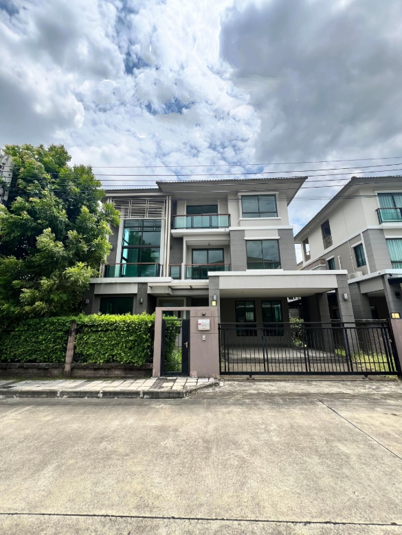  ขายบ้านเดี่ยวสวยหรู พร้อมเข้าอยู่ – ถนนรามอินทรา เขตคันนายาว กรุงเทพมหานคร  ราคาขาย: 10.9 ล้านบาท (ค่าโอนคนละครึ่ง) ทำเลโครงการ ภัสสร วงแหวน-รามอินทรา โซน: รามอินทรา – วัชรพล – มีนบุรี – เลียบวงแหวนกาญจนาภิเษก – คันนายาว ใกล้ทางด่วน จตุโชติ และ วัชรพล เดินทางสะดวก________________________________________ รายละเอียดบ้าน : บ้านเดี่ยว 3 ชั้น เนื้อที่ 59 ตร.วา | พื้นที่ใช้สอย 270 ตร.ม. 4 ห้องนอน | 5 ห้องน้ำ