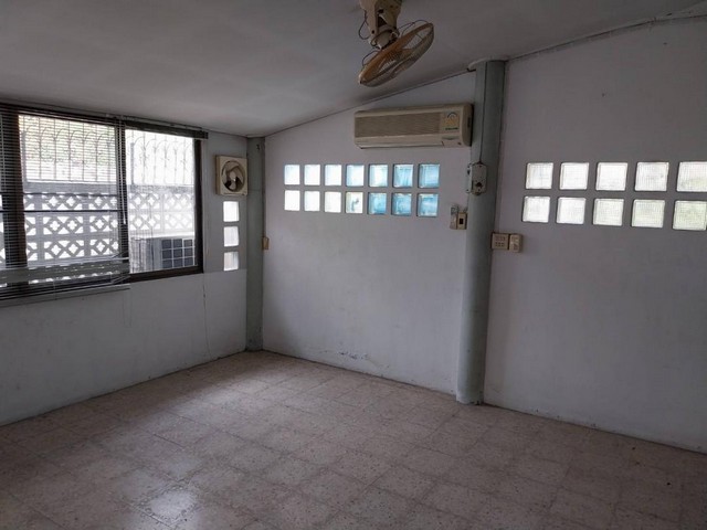 ให้เช่าบ้านเดี่ยว 1 ชั้น 50 ตร.ว. 3 ห้องนอน ย่านลาดพร้าว - รัชดา ใกล้ MRT สุทธิสาร